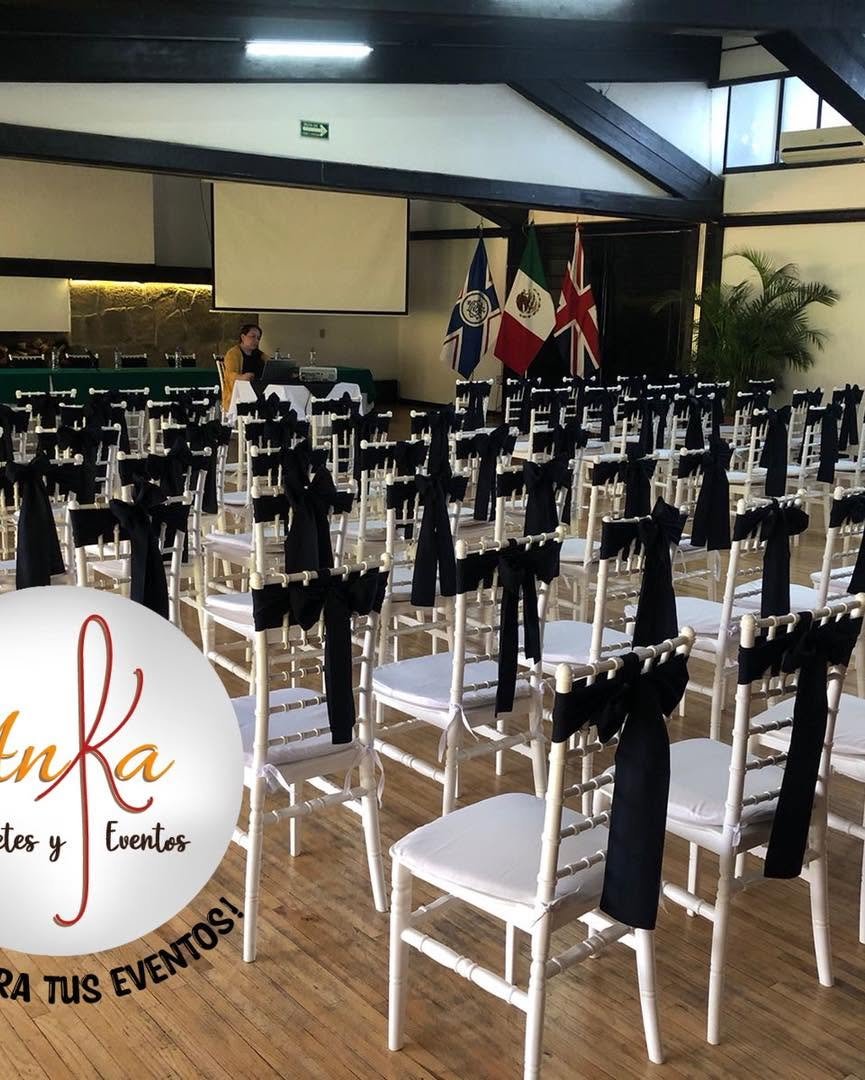 Sillas blancas evento